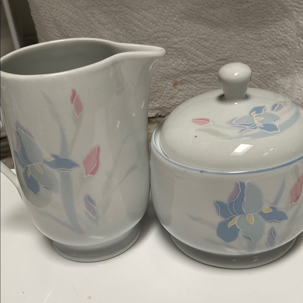 Excel’s Fresh Flowers Pattern Porcelain China Creamer And Sugar Bowl.